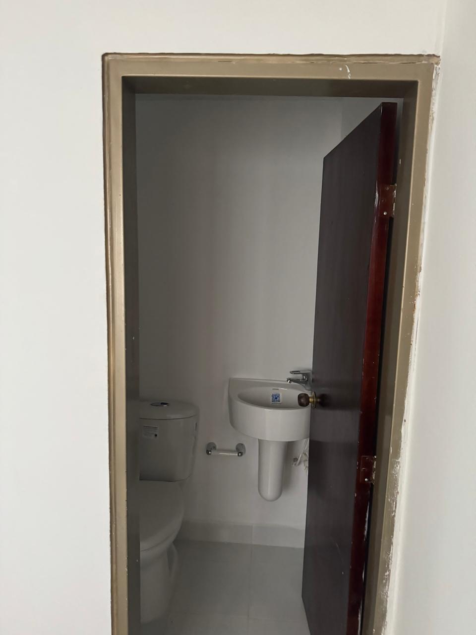 2233